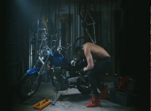 Секс с геем баркером на крутом мотоцикле